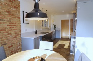 Doors from the Oxford collection in grey and copper handles with Silestone Lagoon worktops and appliances by Neff